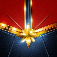 Das Emblem des Captain Marvel Anzugs in lebendigem 4K-Detail