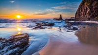 Sérénité Matinale : Lever de Soleil Vibrant sur la Côte de Sydney