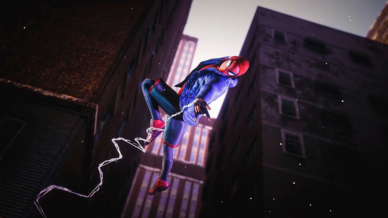 Человек-паук в костюме висит с здания (marvels spider man miles morales, playstation 5, ps5, ps4, видеоигра)