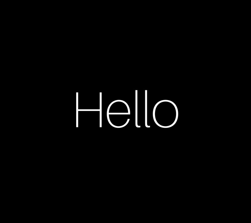 Крупный план черного фона с надписью 'hello' (привет, добро пожаловать)