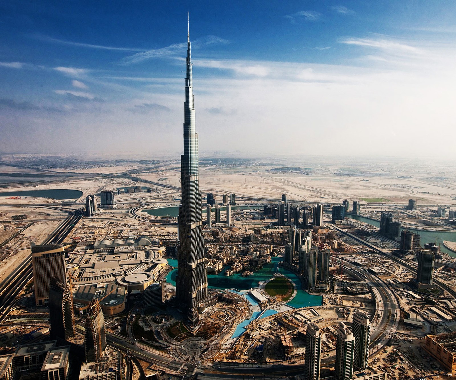 Vista panorâmica da torre burj khalifa no centro da cidade (incrível, cidade, designs, dubai, hd)