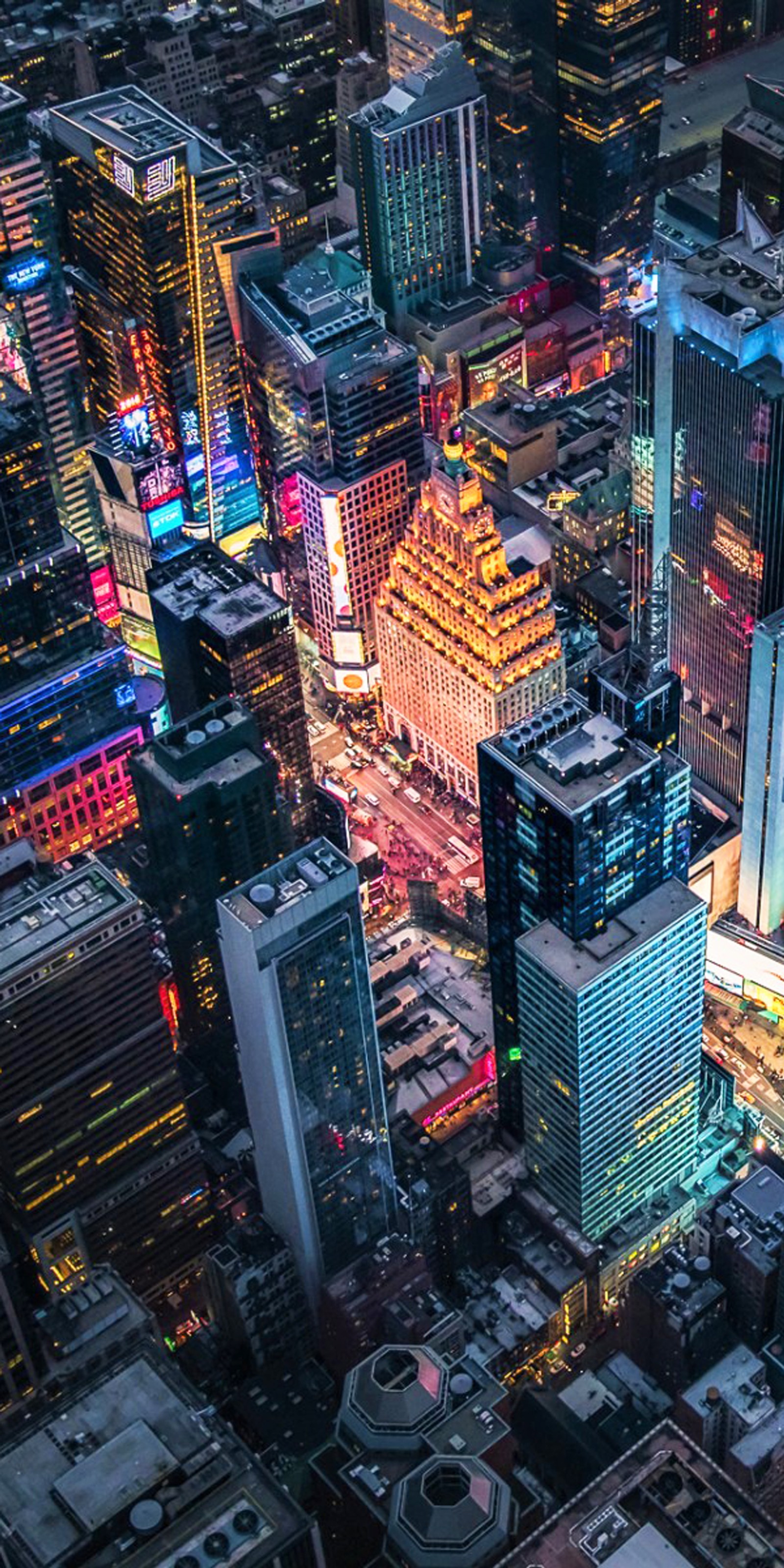 Vista aérea artificial de una ciudad de noche con rascacielos. (ciudad, nueva york, new york, pueblo)