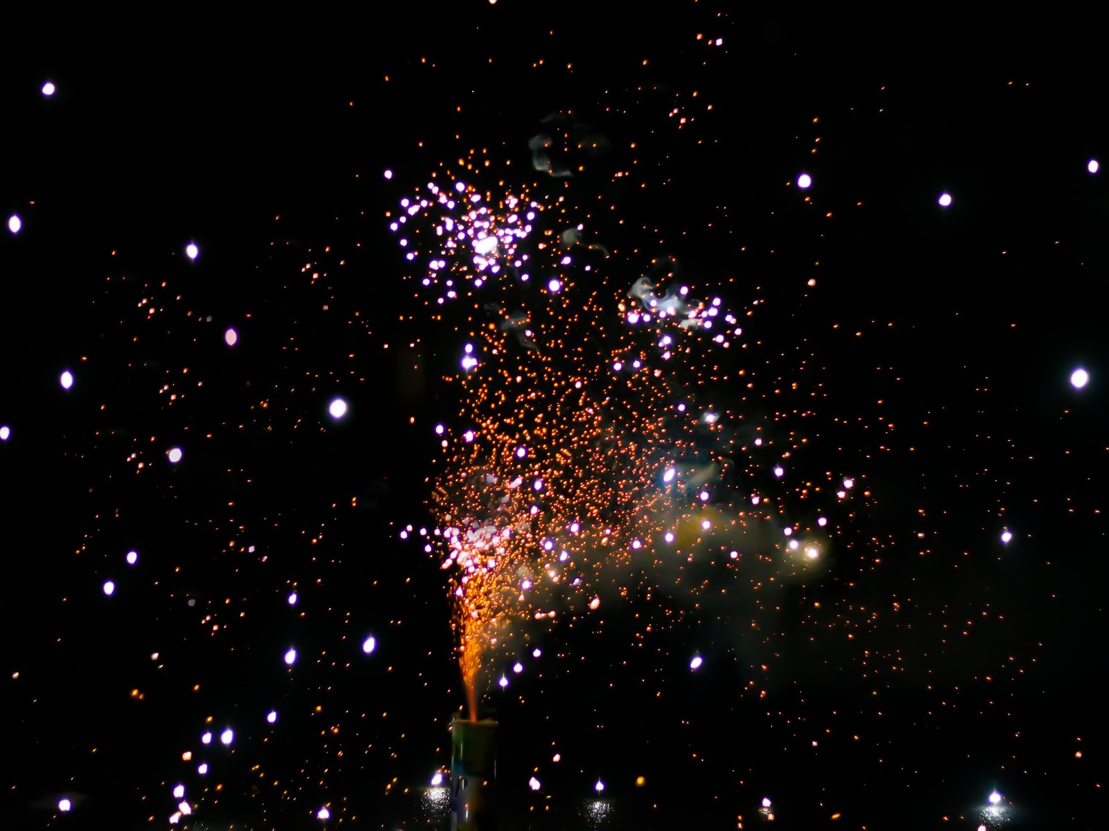 Fireworks in the night sky with a lot of stars (firework, newyear, new years eve, wallpaper, canon)