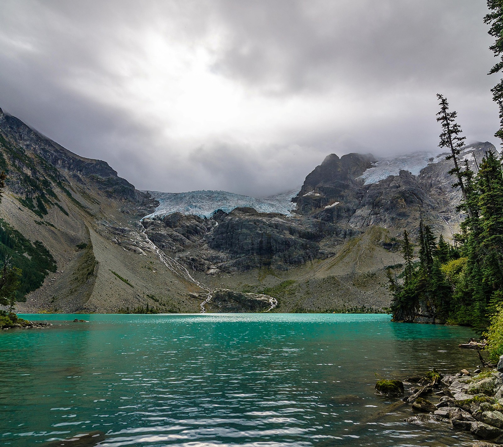 There is a lake with a mountain in the background (autumn, lake, mountain, sky)