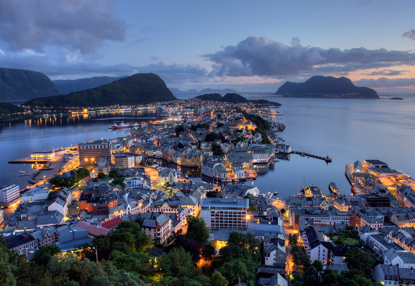 Téléchargez le fond d'écran la côte, mer, ville, tourisme, soir