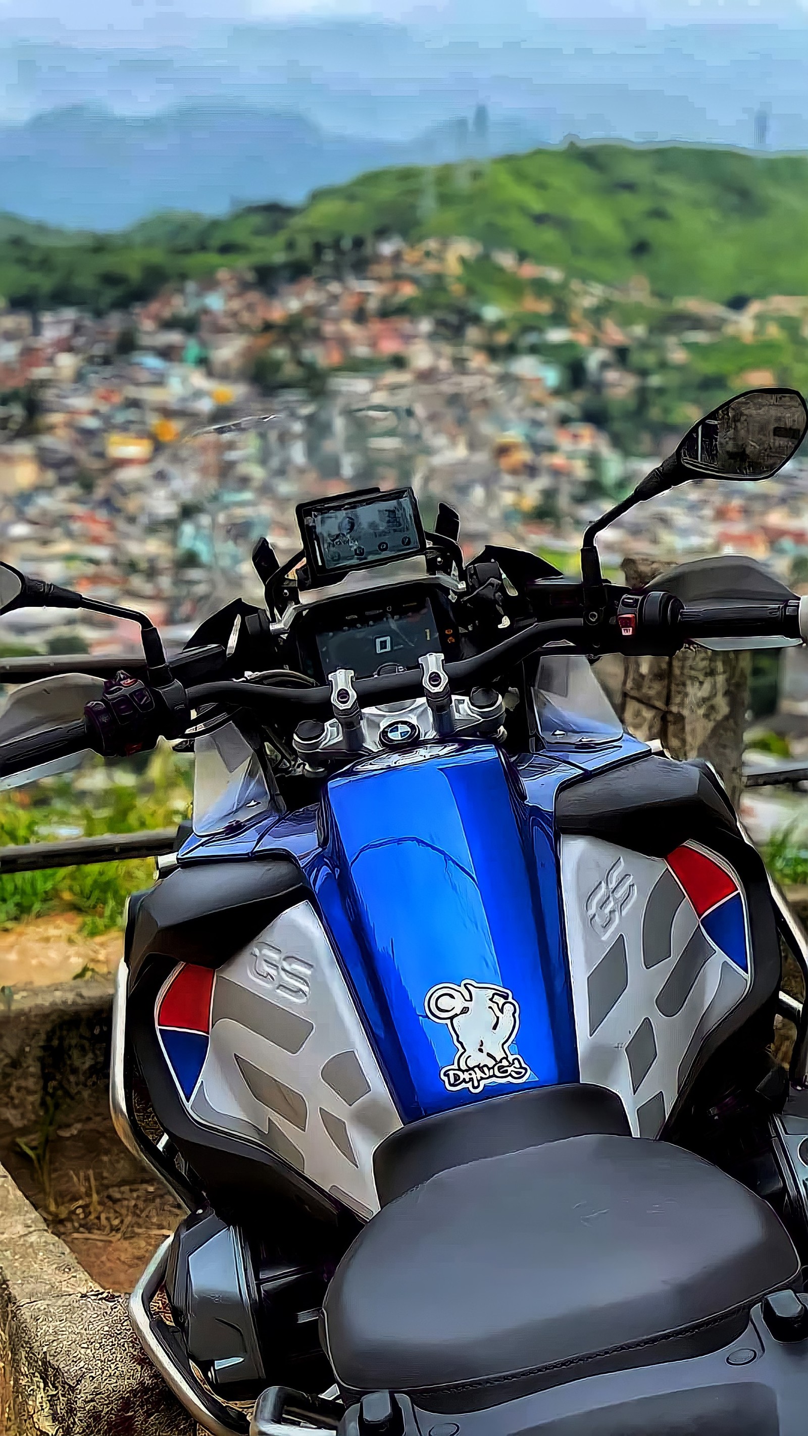 Lade fahrrad, bmw, brasilien, favela, grau Hintergrund herunter