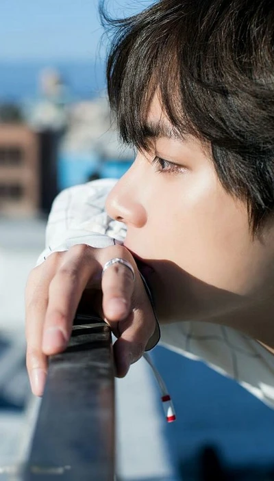 Momento introspectivo de BTS V: Un vistazo al alma artística de Taehyung