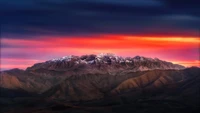 Coucher de soleil majestueux sur Lone Pine Peak, Californie