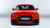 Eleganter Audi TT RS in lebhaftem Rot, der aggressive Styling- und Leistungsmerkmale zeigt.