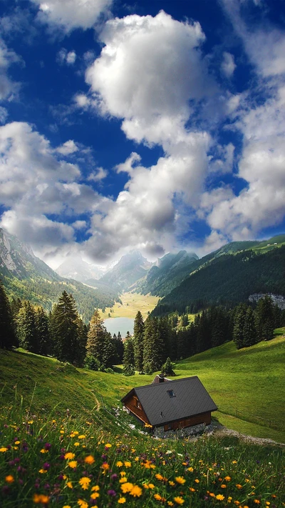 Serene Berglandschaft mit Wildblumen und einem ruhigen See