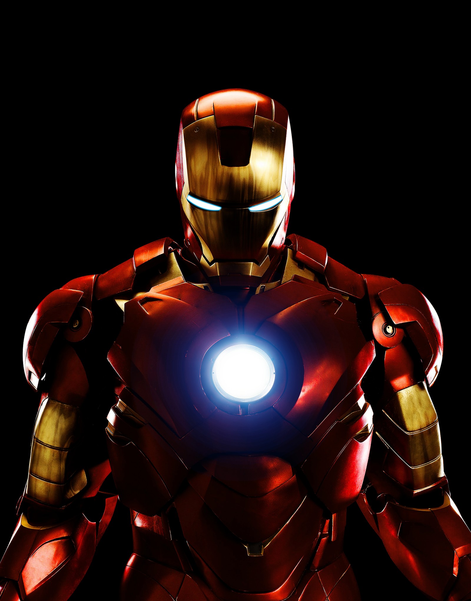 Avengers iron man with glowing light in his chest (avengers, hd, heroes, iron, iron man)