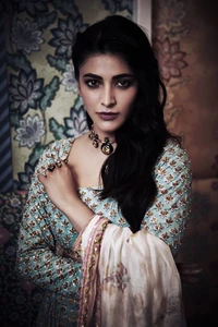 Shruti Haasan: Elegance in Ethnic Attire