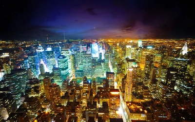 Impresionante vista nocturna de los rascacielos de la ciudad de Nueva York con el Empire State Building