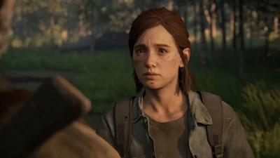 Элли из "The Last of Us Part II" в созерцательном моменте на фоне леса.