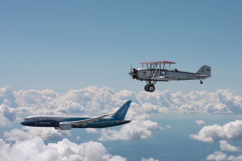 Две самолета летят в небе над облаками (самолёт, полет, боинг, boeing, авиация)