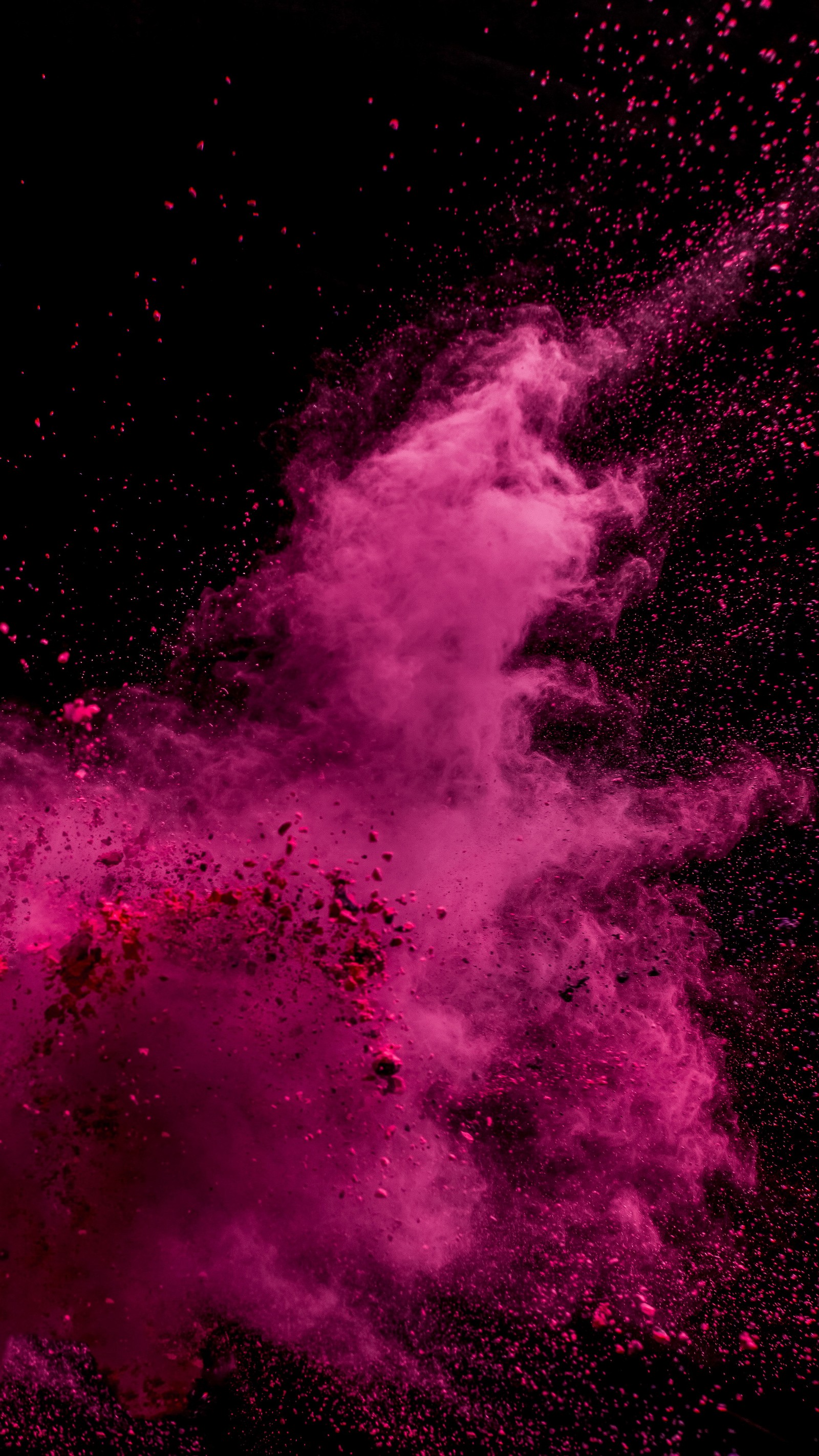 Nahaufnahme einer rosa pulverwolke in der luft (farbe, explosion, explosionen, galaxie, nebulös)