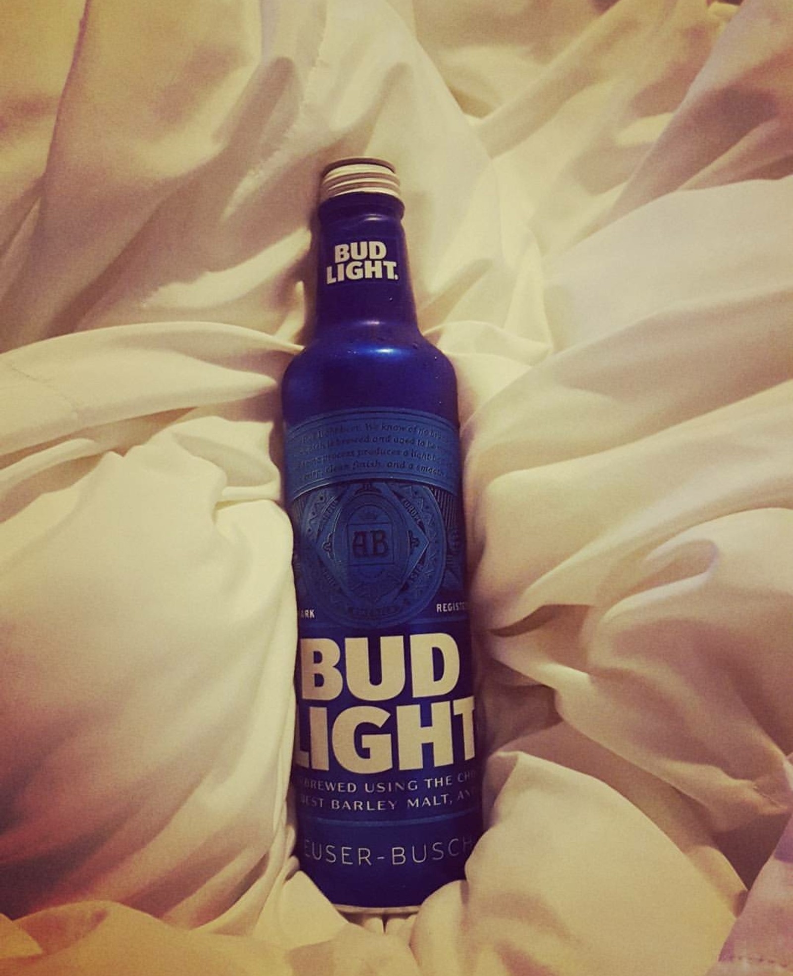 Lade bett, bier, blau, budlight, weiß Hintergrund herunter