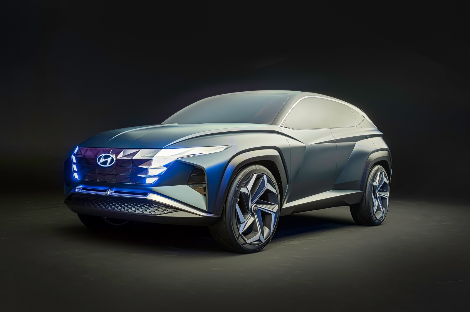 Un coche azul con un diseño futurista en la parte delantera (hyundai vision t concept, suv híbrido enchufable, coches híbridos eléctricos, coches conceptuales, oscuro negro)