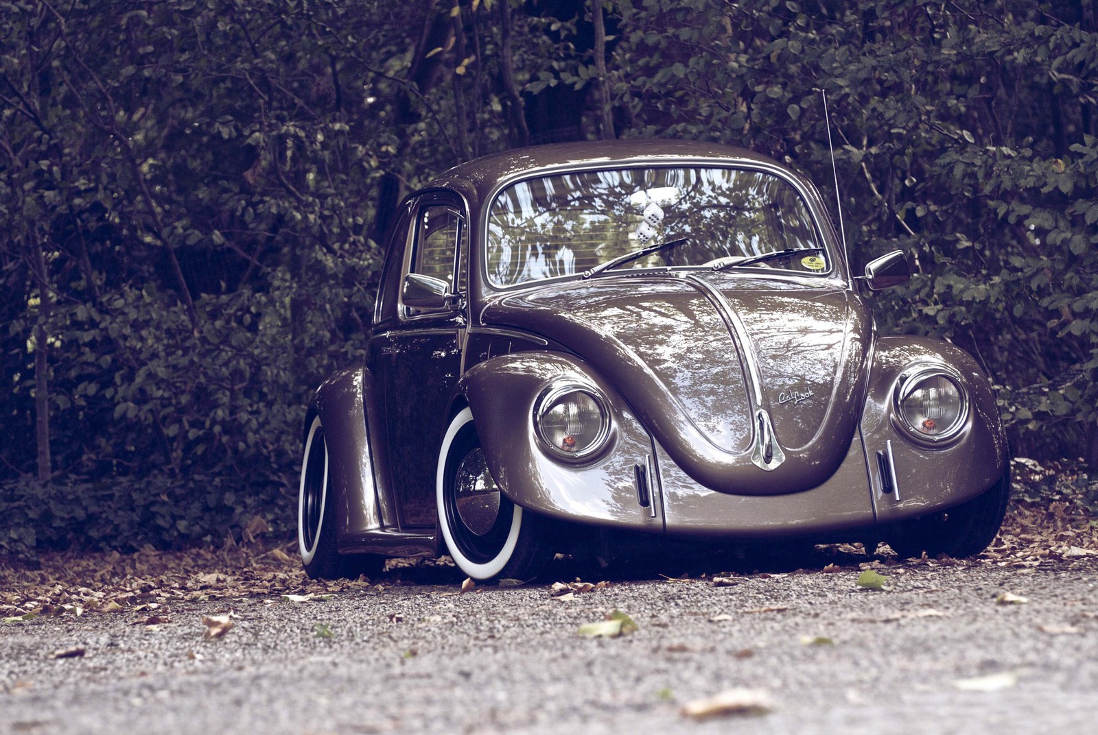 There is a old car parked on the side of the road (auto, beetle, car, oldtimer, vehicle)