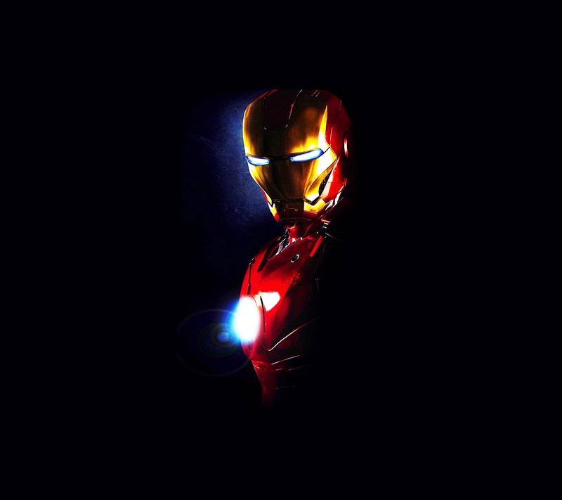 Крупный план человека в костюме с включенным светом (ironman)