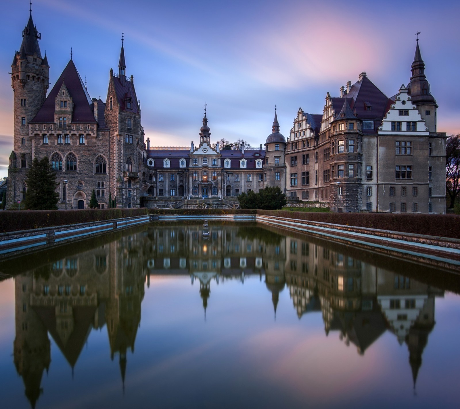 Arafed view of a castle with a pond in front of it (castle, poland, pond, sunrise, sunset)