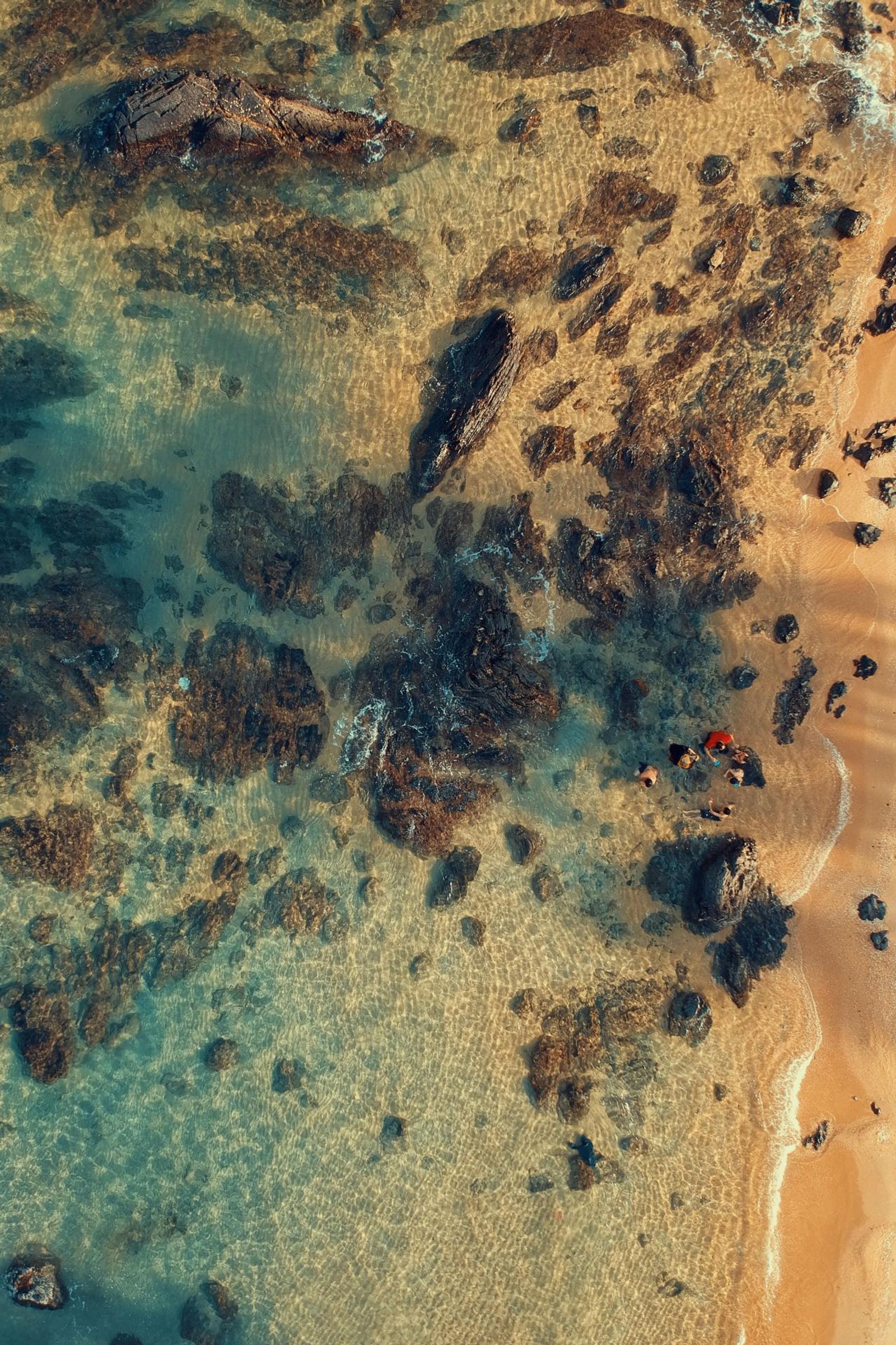 Aerial view of a beach with a few people and a boat (11, android, iphone, ocean, wall)