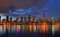 Lebendige Stadtlandschaft: Torontos Skyline bei Nacht reflektiert