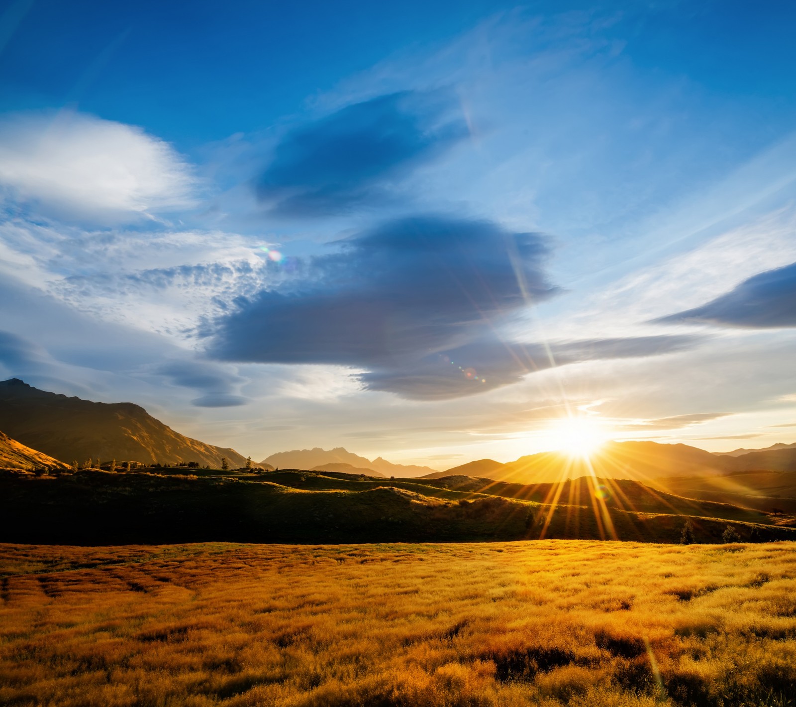 Arafed view of a field with a sun setting in the background (hd, nature)