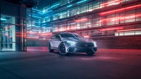 Mercedes AMG GT4 in dynamischen Neonlichtspuren – Langzeitbelichtung