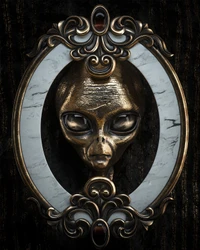 Komplexe bronzene Alienmaske in ornatischem Rahmen