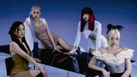 Membres de BLACKPINK dans une pose de mode élégante