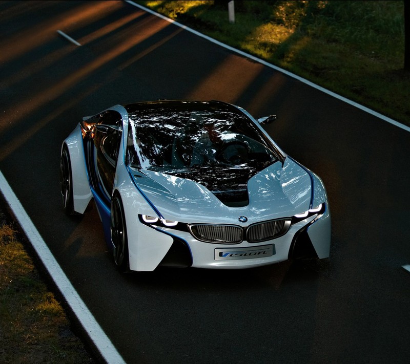 Bmw i8 на дороге (bmw, белый)