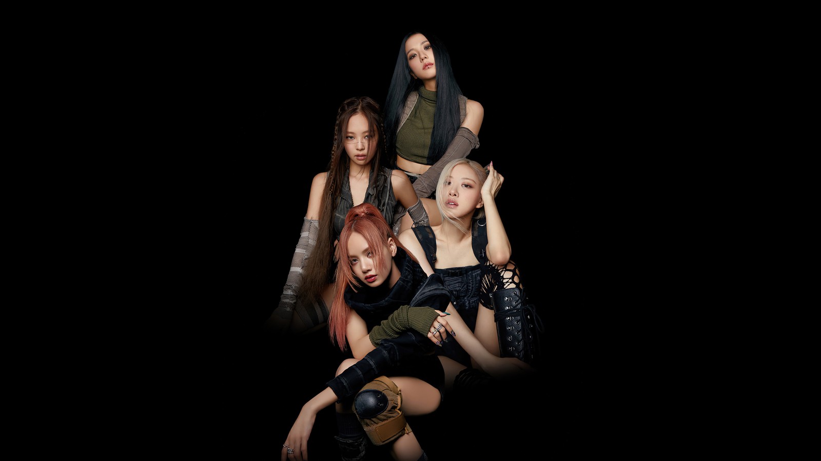 Un groupe de femmes en tenues noires posant pour une photo (blackpink, venin rose, 블랙핑크, kpop, groupe de filles coréen)