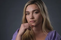 Retrato de Florence Pugh: Expressão cativante em luz suave