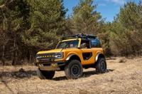 Ford Bronco 2021 en Naranja Vibrante, Listo para la Aventura en la Naturaleza