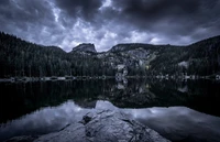 Serene Reflexionen am Bärensee im Rocky-Mountain-Nationalpark