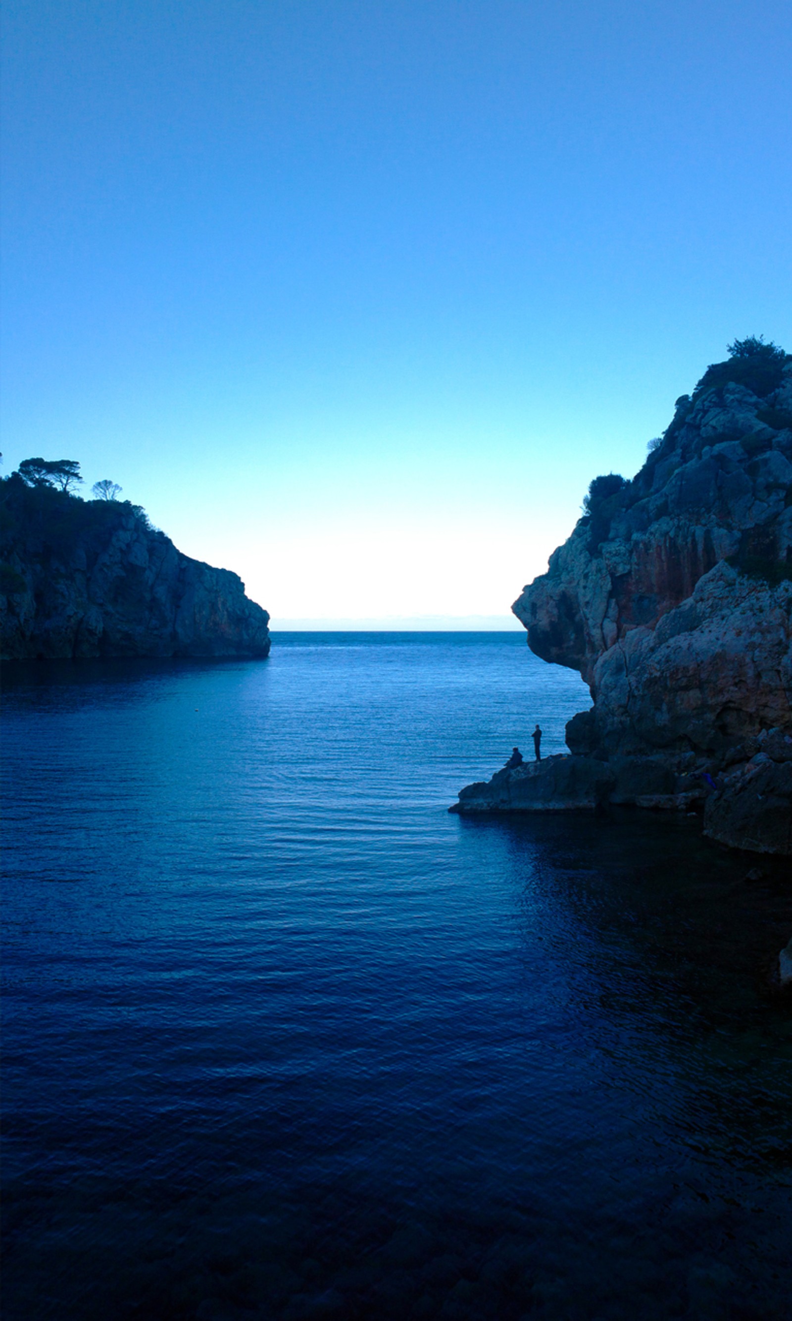 There is a man standing on a rock in the middle of the ocean (2013, lumia, nokia, wp8)