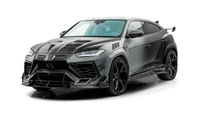 Mansory Lamborghini Urus Venatus Evo: Elegante SUV de lujo negro sobre fondo blanco