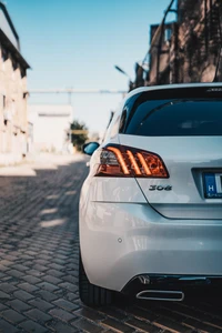 Peugeot 308: Carro familiar estiloso com iluminação distinta