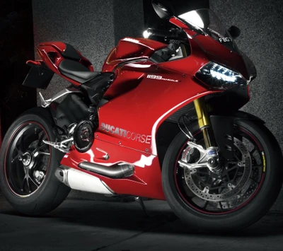 Ducati 1199 Panigale: Uma motocicleta esportiva italiana elegante em vermelho e branco ousados