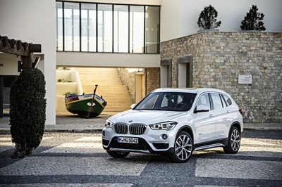 BMW X1: Um SUV compacto de luxo em um ambiente moderno