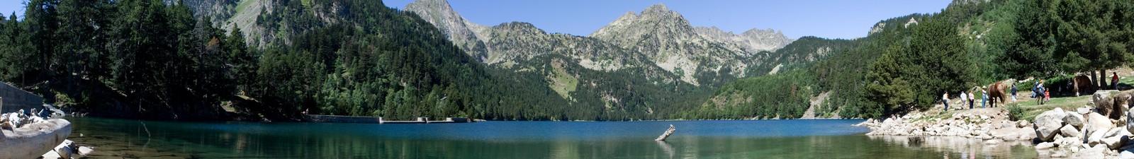 Há um lago com uma montanha ao fundo (montanha, natureza, lago, laguna, wild)