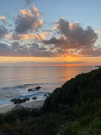 Pôr do sol sobre a serena costa turca