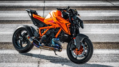 KTM 1390 Super Duke R 2024: Design arrojado e desempenho em uma moto naked