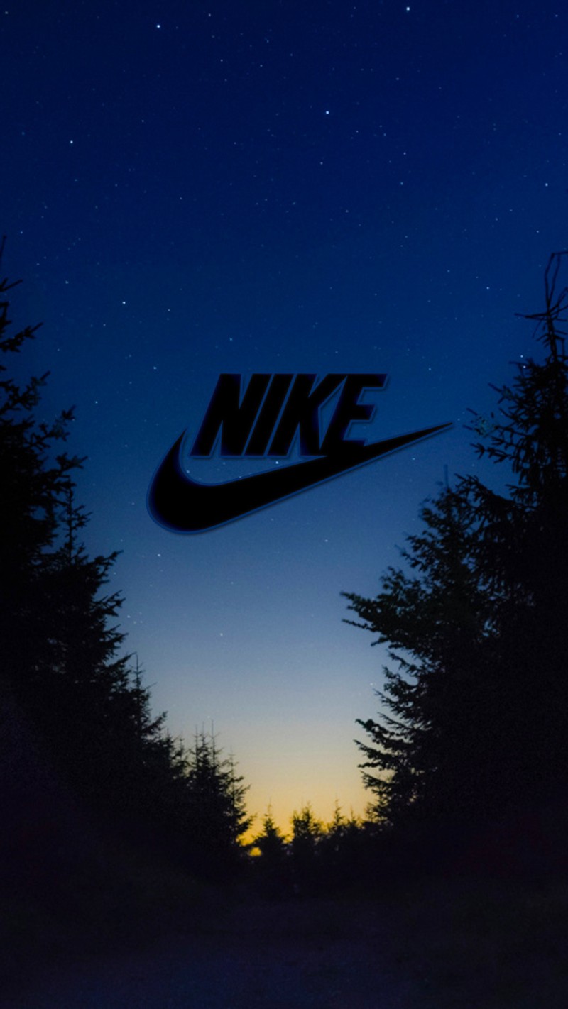 Логотип nike на темном фоне с деревьями и небом (чёрный, бренды, цвета, небеса, пейзаж)