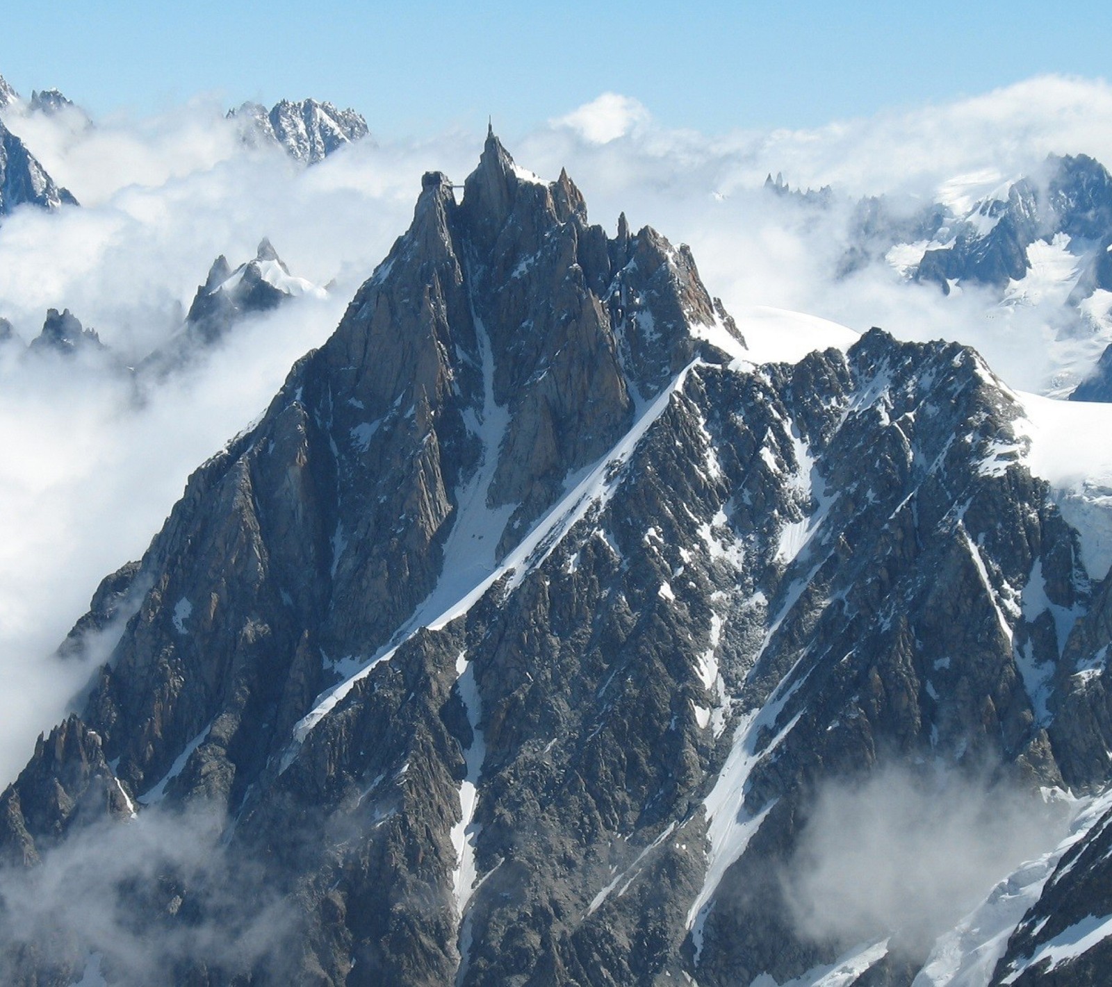 Descargar fondo de pantalla montaña, cielo, nieve