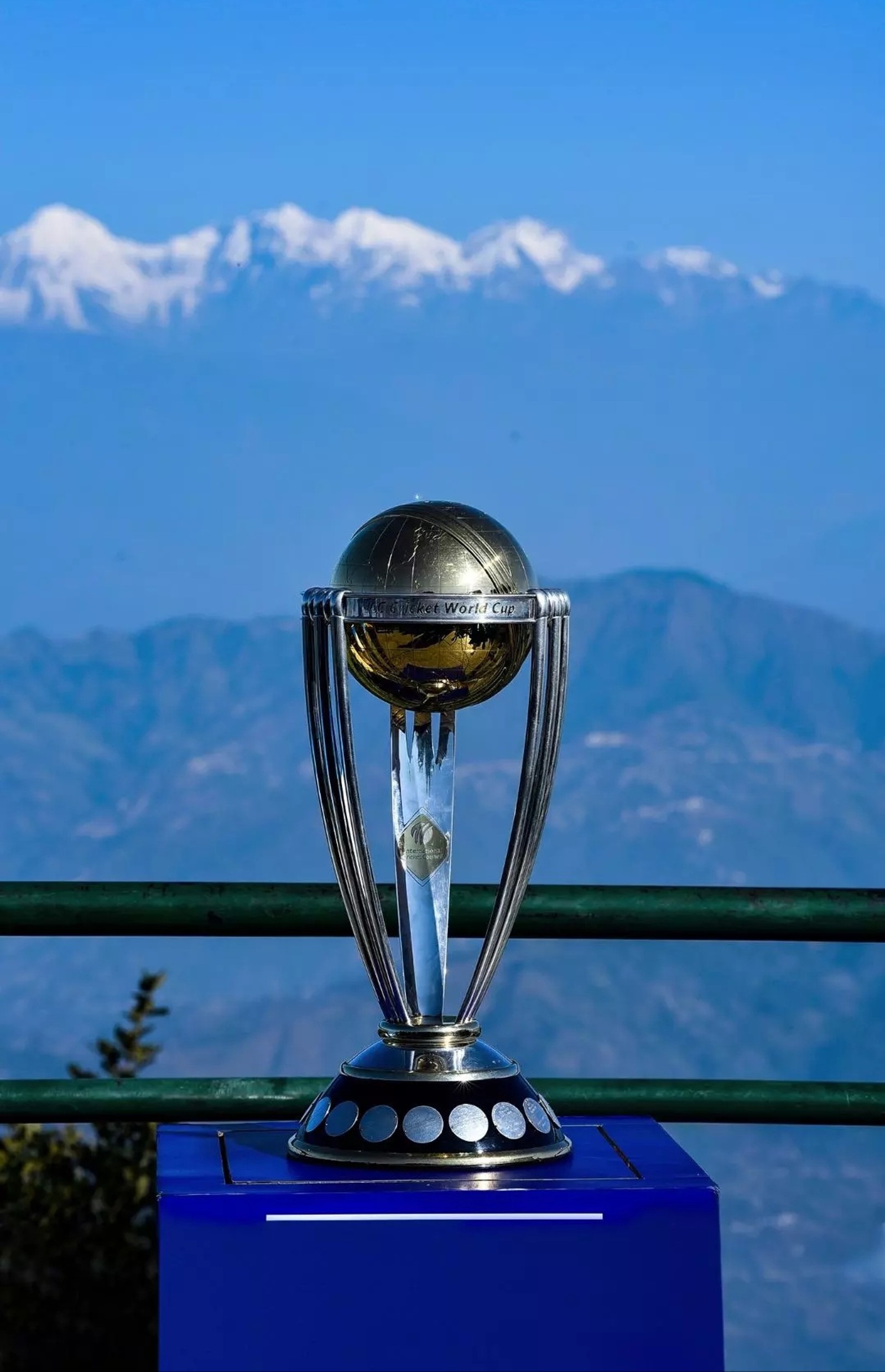 Arafed view of a trophy with mountains in the background (cricket, games, world goal)