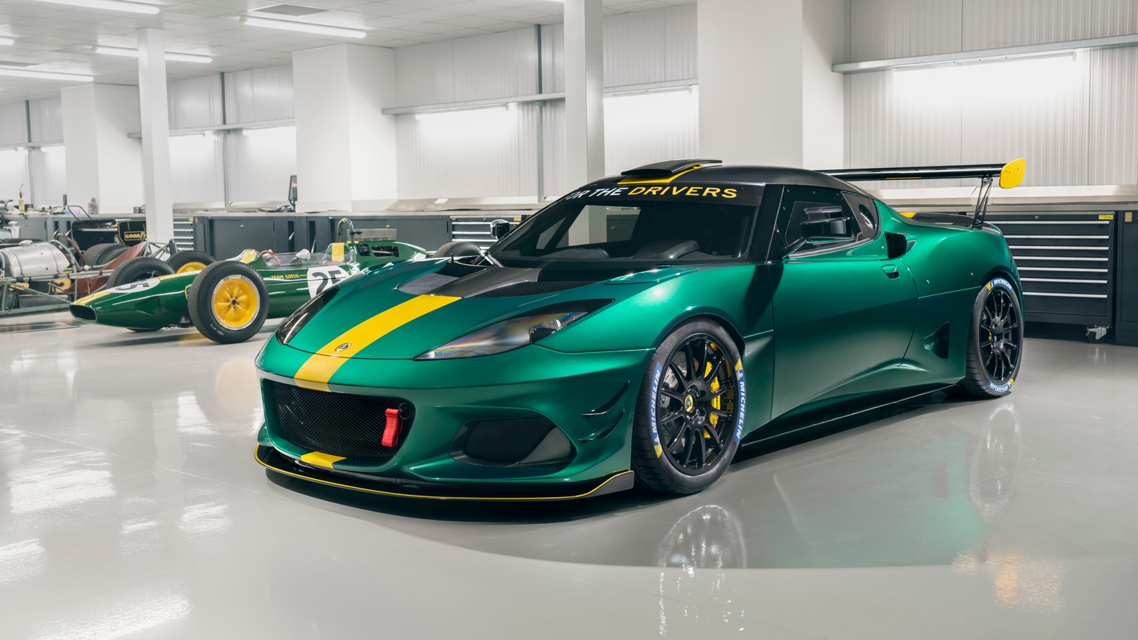 Lotus ev - r пикировщик зеленый с желтыми полосами (машины, автогонки, суперкар, шина, колесо)