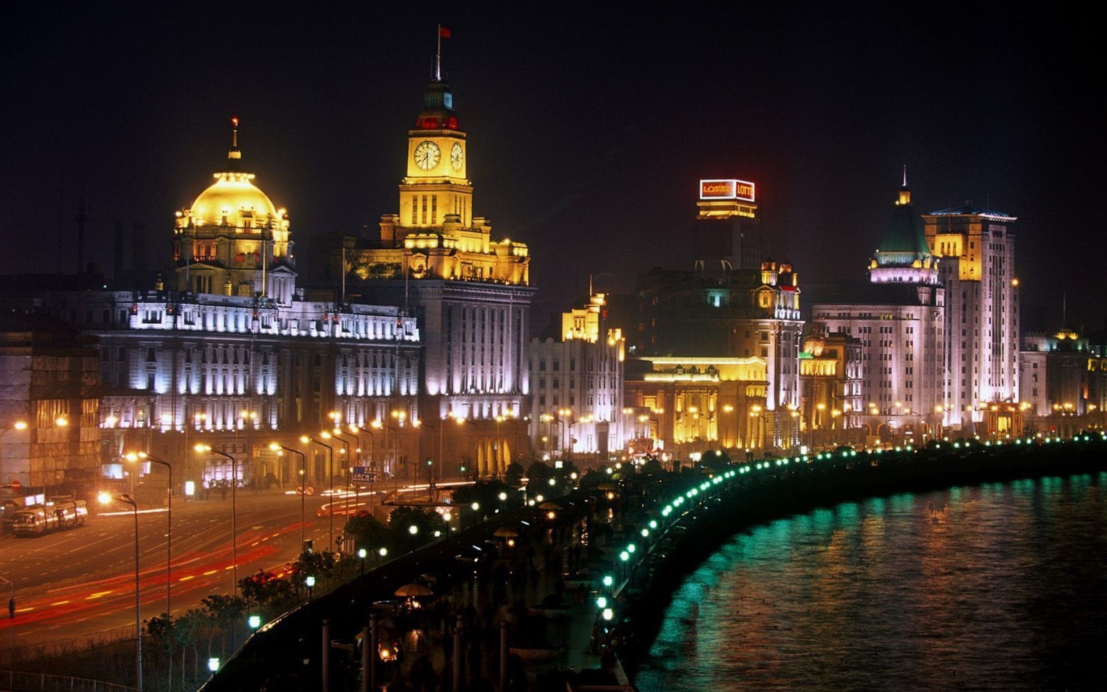 Vista noturna de uma cidade com um rio e uma ponte (o bund, the bund, pudong, cidade, noite)