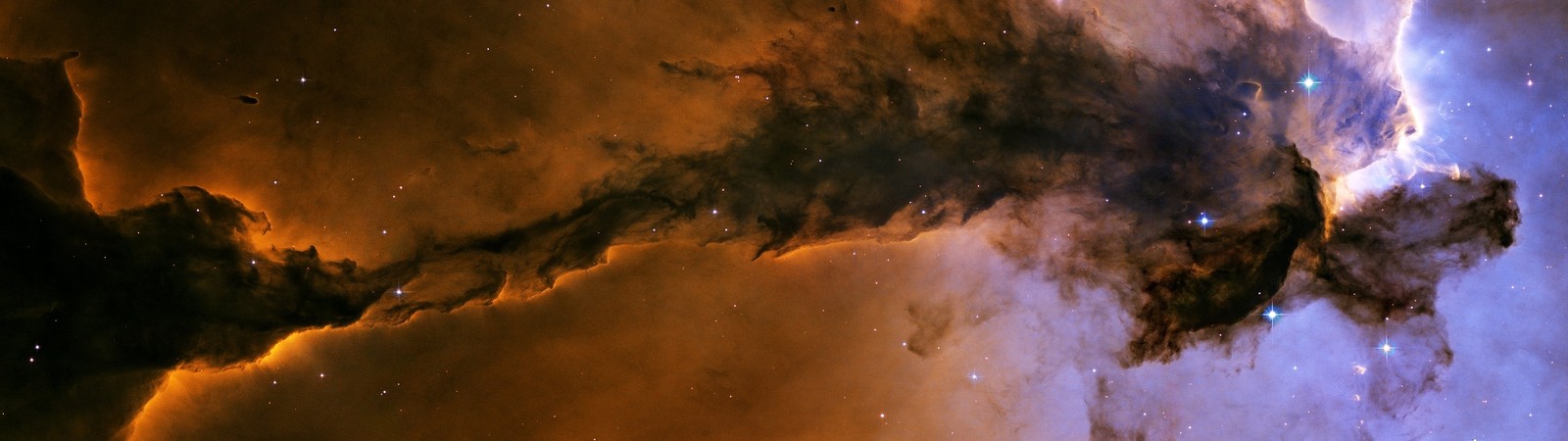 Nahaufnahme einer sehr großen wolke am himmel (nebel, hubble weltraumteleskop, universum, atmosphäre, raum)